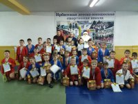 5kUD72weYZE (1)
